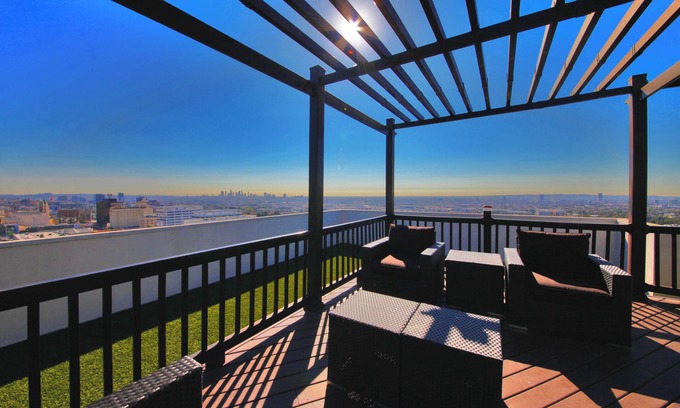 Hollywood Hills Condo | 1 BD/HWD HILLS/ENTOURAGE & RAY DONOVAN CONDO /STUNNING VIEWS/FT FRM RUNYON HIKE