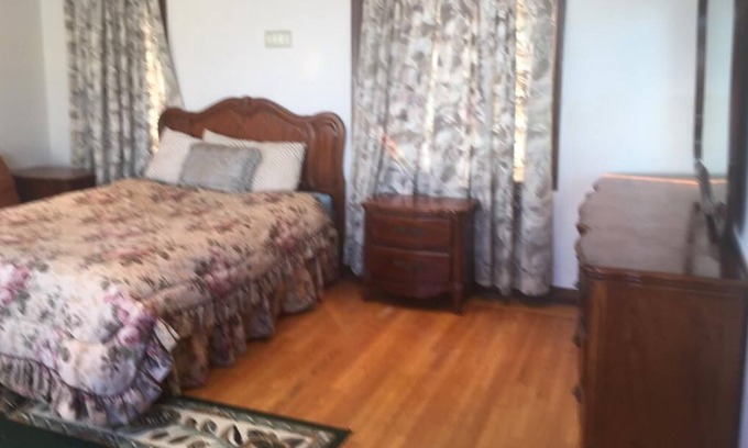 Mount Davidson Manor House | 1-Bedroom in Upscale Ingleside