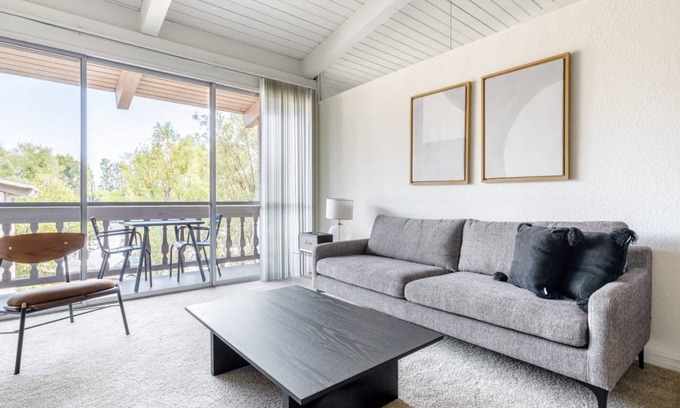 Fox Hills Apartment | 101 m² Apartment ∙ 2 bedrooms ∙ 4 guests