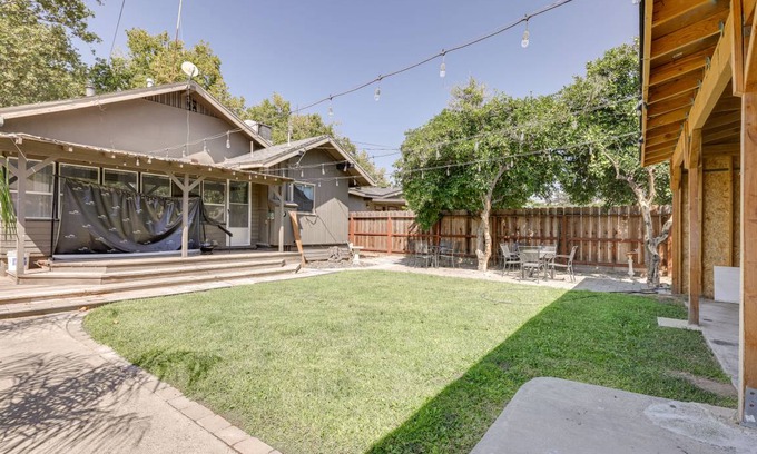 Turlock Cottage | 102 m² Cabin ∙ 2 bedrooms ∙ 5 guests