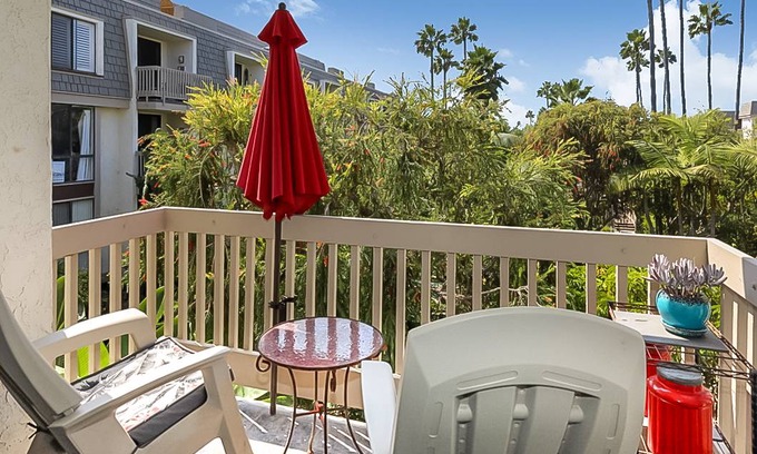 Townsite Condo | 102 m² Condo ∙ 2 bedrooms ∙ 6 guests