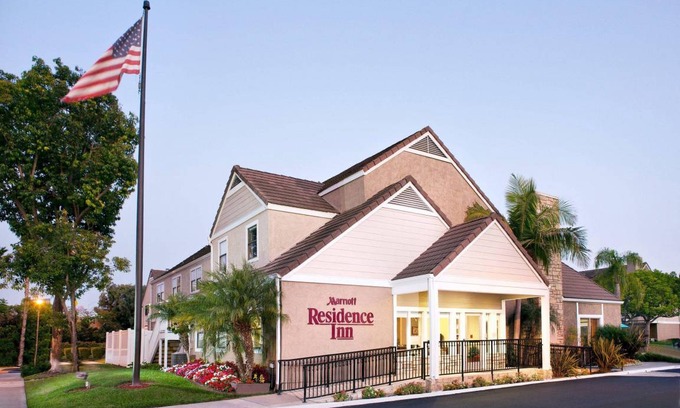 Costa Mesa Hotel | 102 m² Hotel ∙ 2 bedrooms ∙ 127 guests