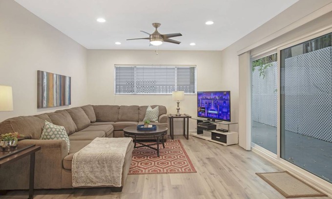Beverly Hills Apartment | 111 m² Apartment ∙ 2 bedrooms ∙ 4 guests