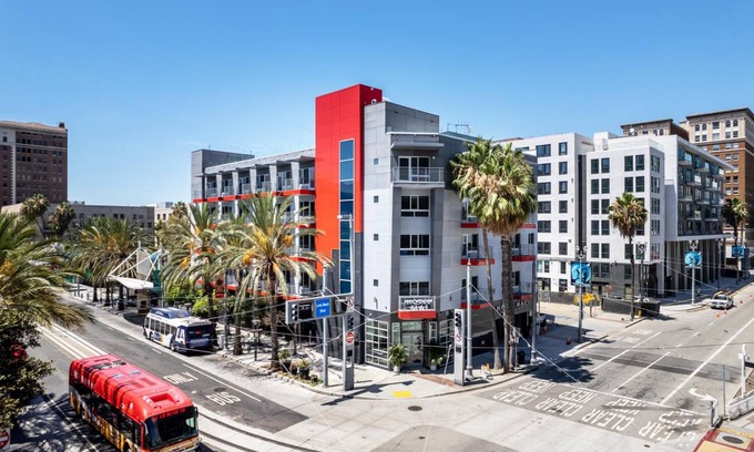 Downtown Long Beach Hotel | 111 m² Hotel ∙ 2 bedrooms ∙ 4 guests