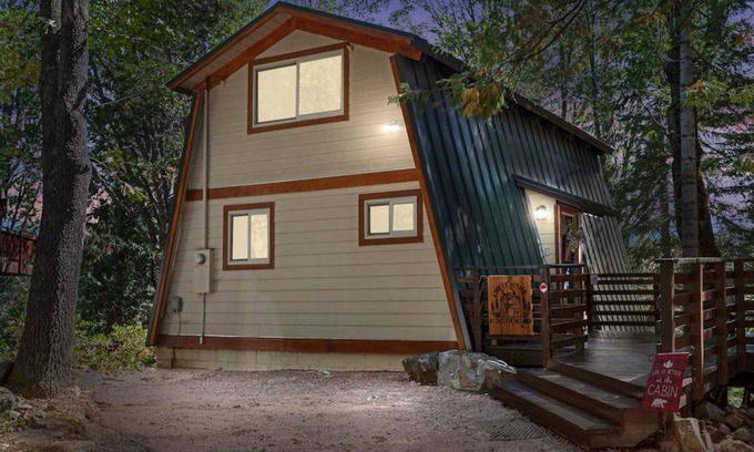 Fish Camp Cabin | 112 m² Cabin ∙ 2 bedrooms ∙ 6 guests
