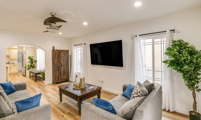 East Los Angeles Apartment | 116 m² Apartment ∙ 2 bedrooms ∙ 4 guests