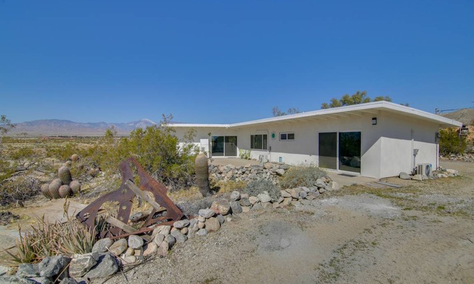 Desert Hot Springs House | 120 m² House ∙ 2 bedrooms ∙ 6 guests