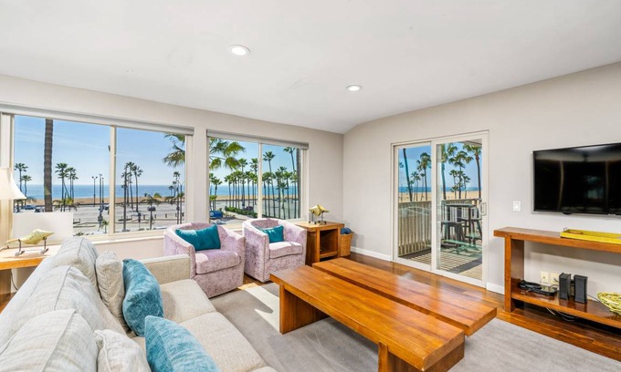Balboa Peninsula Condo | 122 m² Condo ∙ 3 bedrooms ∙ 8 guests