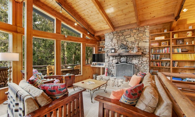 Fern Valley Cabin | 123 m² Cabin ∙ 3 bedrooms ∙ 8 guests