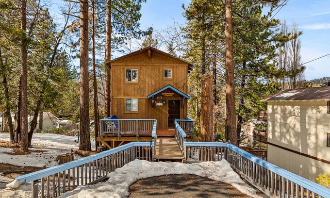 Arrowbear Lake Cabin | 124 m² Cabin ∙ 3 bedrooms ∙ 6 guests