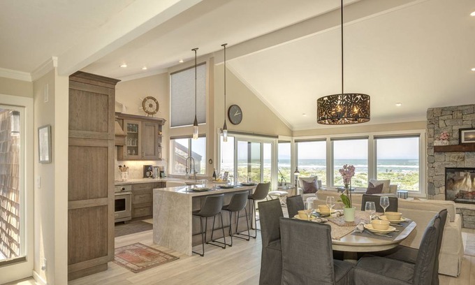 Castroville Condo | 126 m² Condo ∙ 2 bedrooms ∙ 4 guests