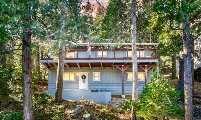 Crestline Cabin | 127 m² Cabin ∙ 3 bedrooms ∙ 8 guests