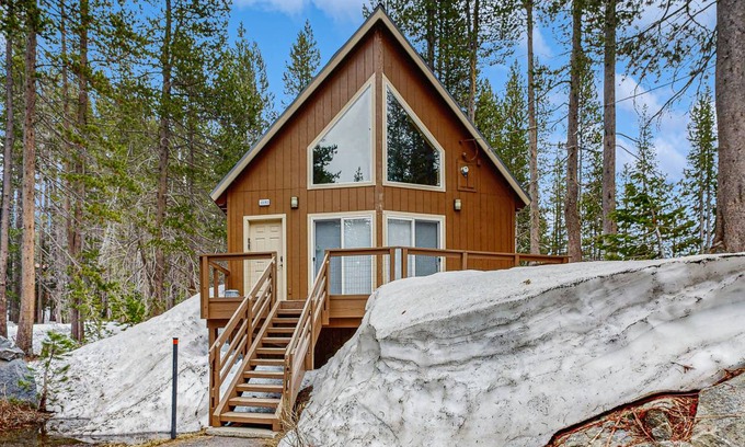Soda Springs House | 130 m² House ∙ 3 bedrooms ∙ 7 guests