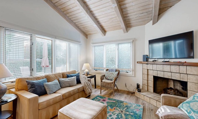 East Beach House | 132 m² House ∙ 2 bedrooms ∙ 6 guests