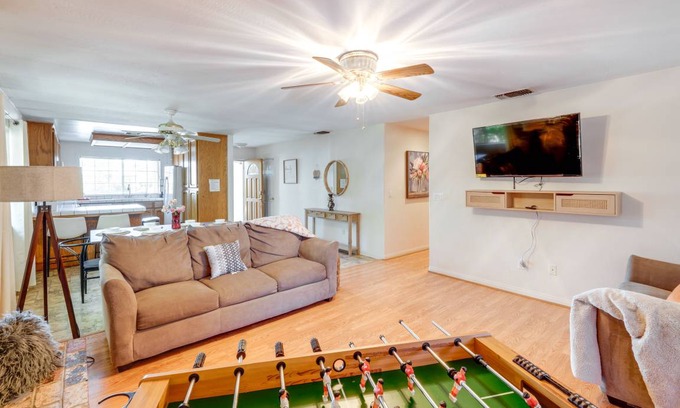 Bakersfield House | 135 m² House ∙ 3 bedrooms ∙ 10 guests