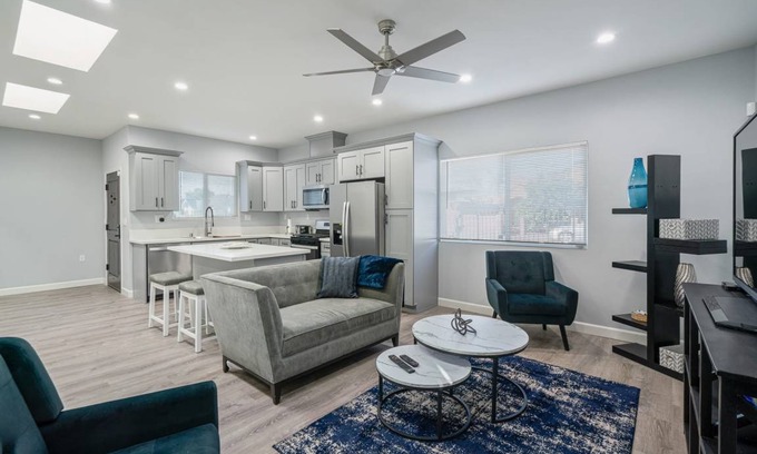 Crenshaw House | 139 m² House ∙ 3 bedrooms ∙ 8 guests