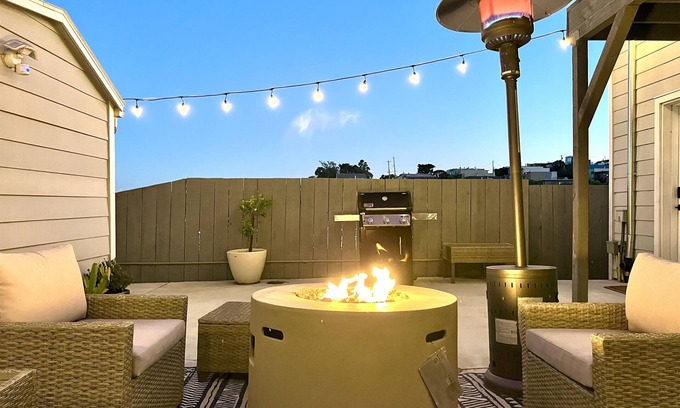 Bayview House | 15-Min to Moscone | Work Table | Modern Setting