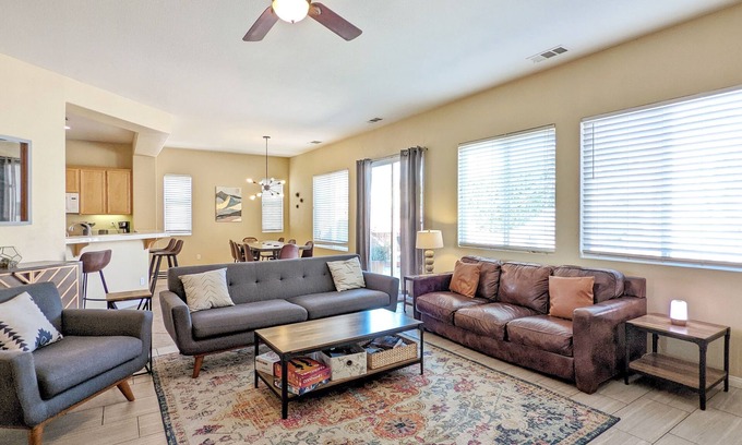 Desert Hot Springs House | 15 min to PalmSprings, Huge Desert Oasis w Pool+Spa ๐ Sleeps 10