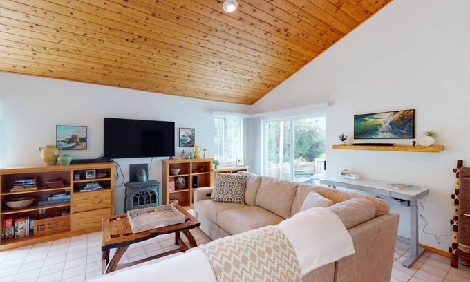 McKinleyville House | 153 m² House ∙ 2 bedrooms ∙ 4 guests