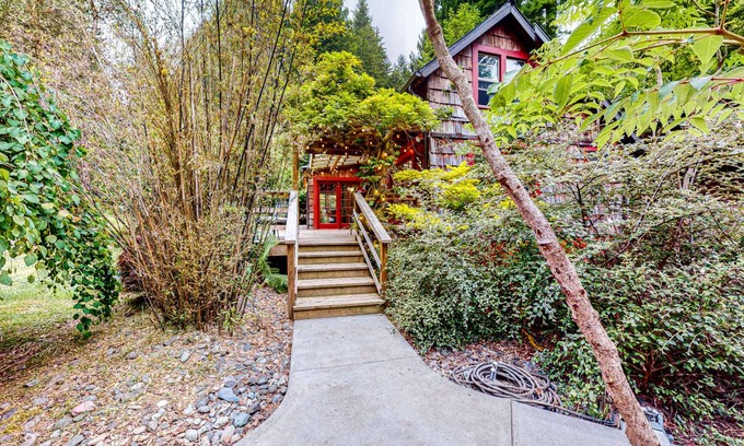 Humboldt Hill Cabin | 154 m² Cabin ∙ 2 bedrooms ∙ 7 guests