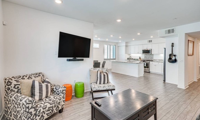 Platinum Triangle Apartment | 156 m² Apartment ∙ 3 bedrooms ∙ 6 guests