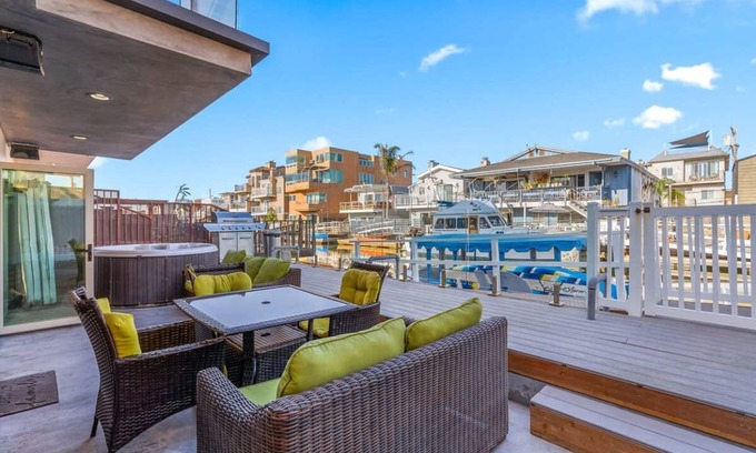 Sunset Beach House | 158 m² House ∙ 3 bedrooms ∙ 8 guests