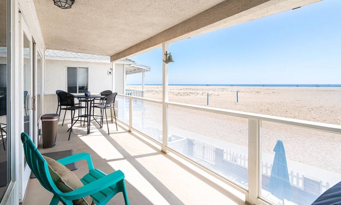 Balboa Peninsula Apartment | 167 m² Apartment ∙ 4 bedrooms ∙ 10 guests