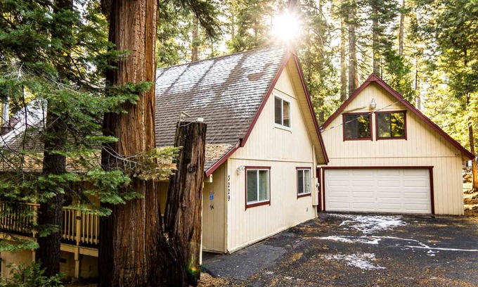 Dorrington Cabin | 167 m² Cabin ∙ 3 bedrooms ∙ 11 guests