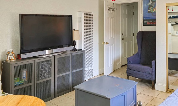 Circle Area Apartment | 180 m² Apartment ∙ 2 guests