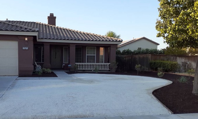 Palmdale House | 186 m² House ∙ 3 bedrooms ∙ 6 guests
