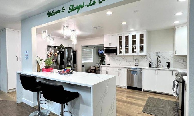 Cherry Valley Apartment | 187 m² Apartment ∙ 5 bedrooms ∙ 12 guests