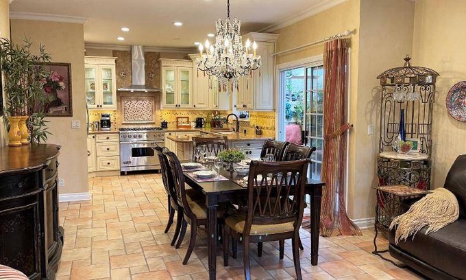 North of Wilshire Apartment | 187 m² Apartment ∙ 3 bedrooms ∙ 6 guests