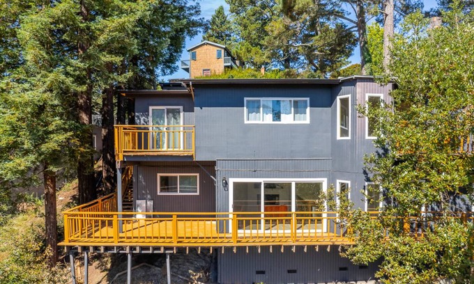 Montclair House | 193 m² House ∙ 3 bedrooms ∙ 8 guests