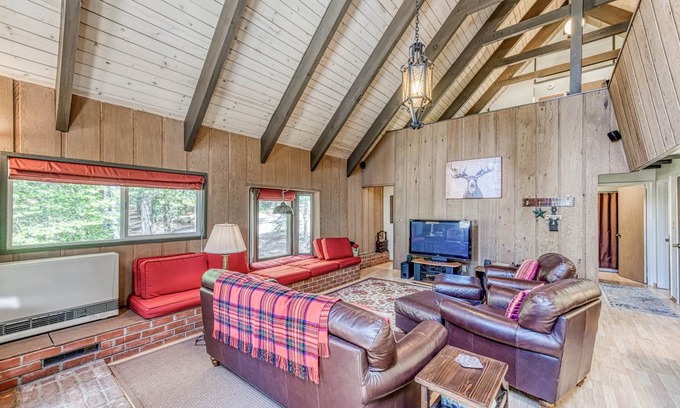 Big Creek Cabin | 195 m² Cabin ∙ 2 bedrooms ∙ 8 guests