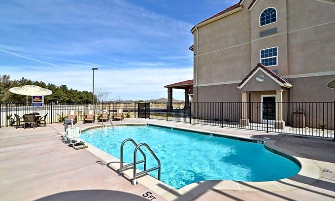 California City Hotel | 2-Star Hotel ∙ Best Western California City Inn & Suites