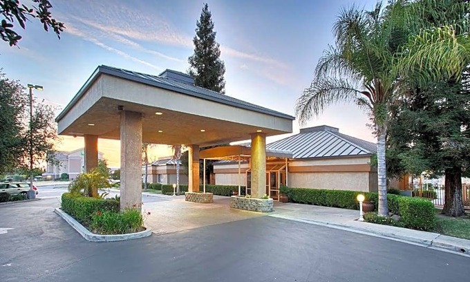 Porterville Hotel | 2-Star Hotel ∙ Best Western Porterville Inn