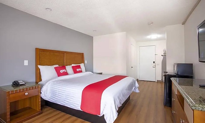 Palmdale Hotel | 2-Star Hotel ∙ OYO Hotel Palmdale - Antelope Valley