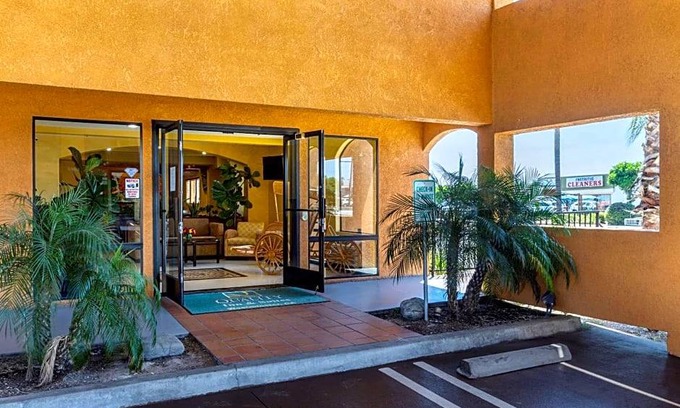 Westminster Hotel | 2-Star Hotel ∙ Quality Inn & Suites Westminster - Seal Beach Westminster
