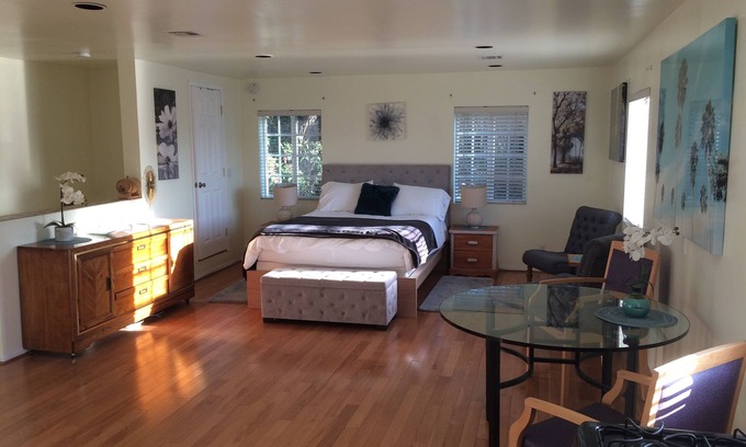 La Brea Apartment | 2 Stylish Studio apartments