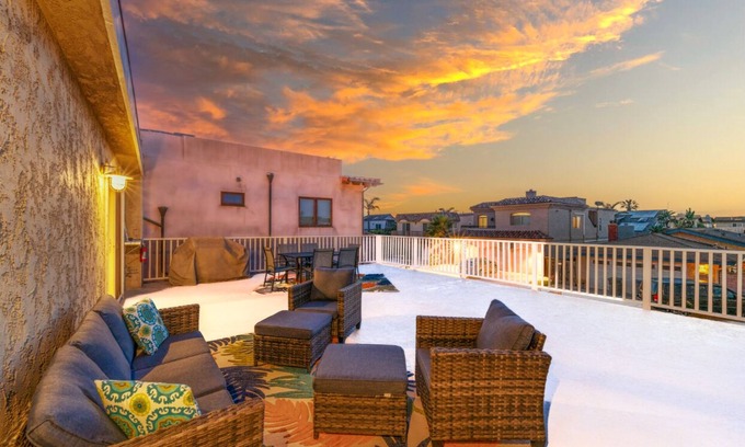 Oxnard Shores House | 20%Off Oct 24-26 StepsToSand Roof-Deck, OceanViews