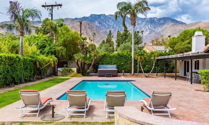 Racquet Club West House | 201 m² House ∙ 4 bedrooms ∙ 8 guests