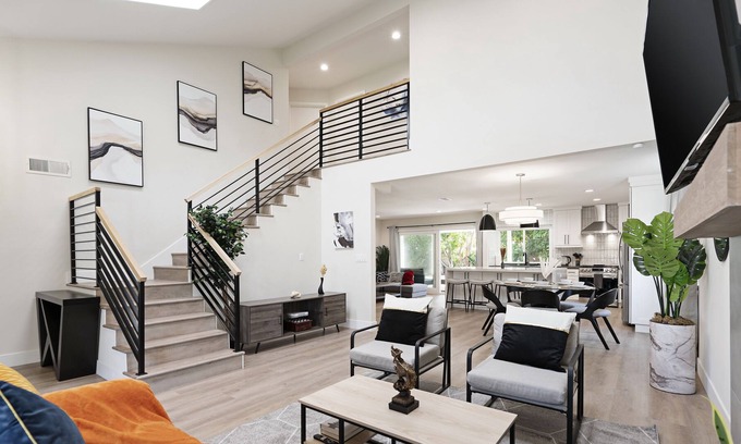 Fountain Valley House | 2022 Renovated Designer House w/ Heated Pool & Hot Tub