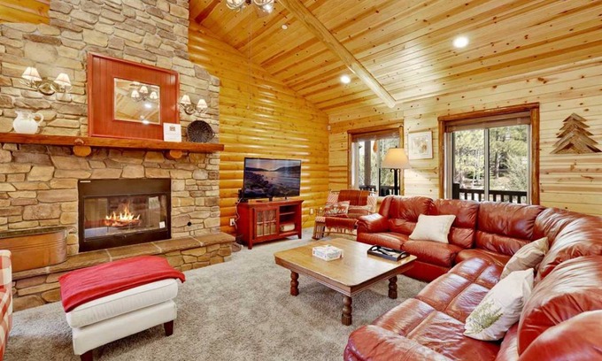 Eagle Mountain Estates Cabin | 203 m² Cabin ∙ 3 bedrooms ∙ 6 guests
