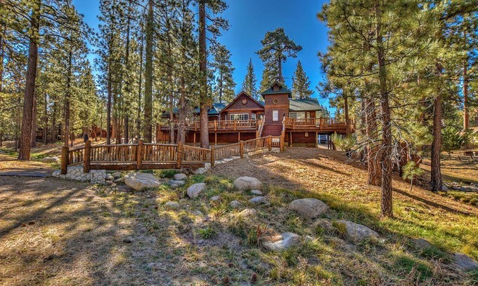 Eagle Mountain Estates Cabin | 203 m² Cabin ∙ 4 bedrooms ∙ 11 guests