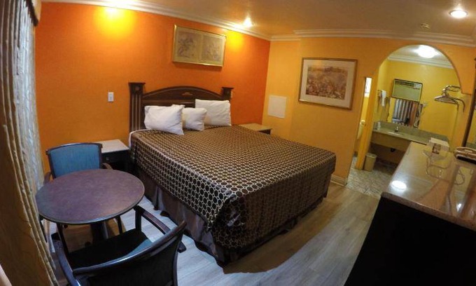 Southwest Anaheim Hotel | 21 m² Motel ∙ 8 guests