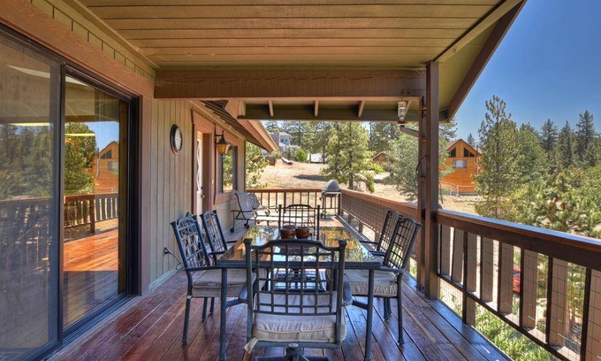 Fawnskin Cabin | 221 m² Cabin ∙ 4 bedrooms ∙ 10 guests