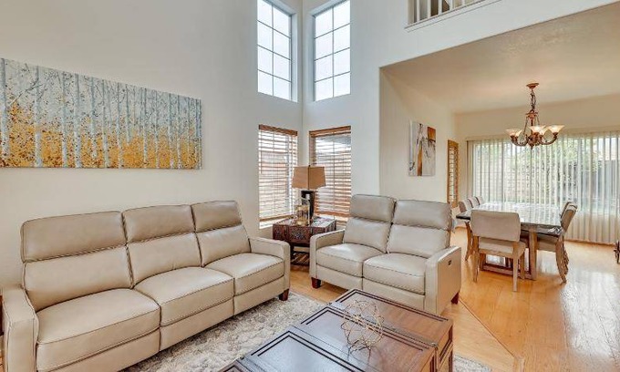 Lake Elsinore House | 221 m² House ∙ 5 bedrooms ∙ 11 guests