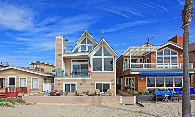 Santa Ana Heights House | 223 m² House ∙ 4 bedrooms ∙ 8 guests
