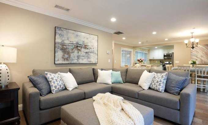 Anaheim Resort House | 232 m² House ∙ 6 bedrooms ∙ 15 guests