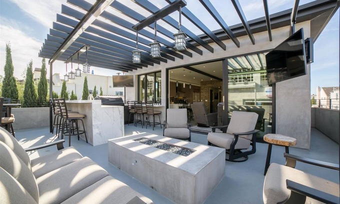Balboa Peninsula House | 232 m² House ∙ 5 bedrooms ∙ 11 guests